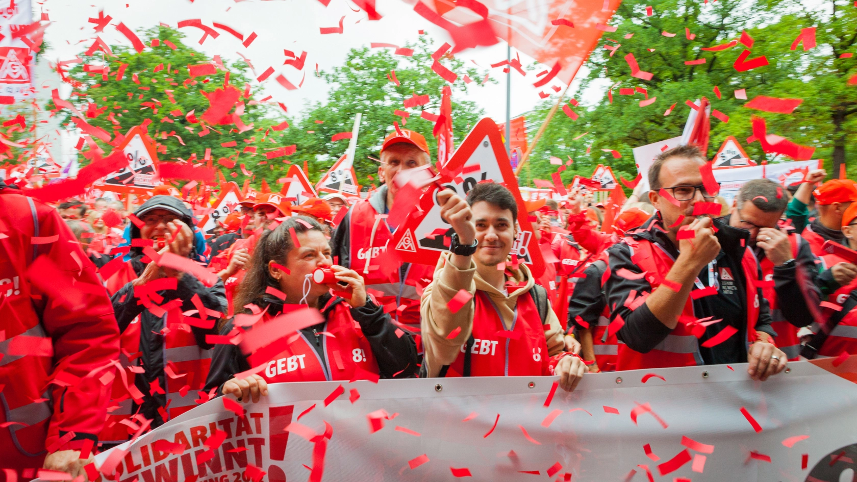 Vor der ersten Verhandlung in Bayern demonstrierten 4000 Beschäftigte in Nürnberg.