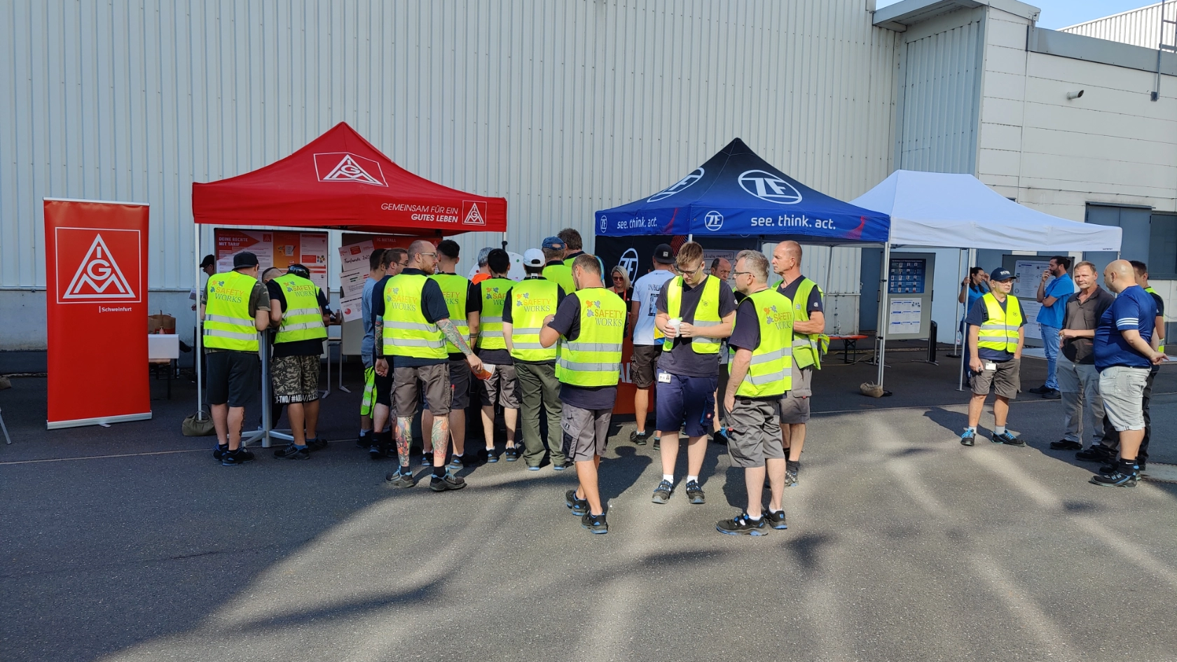 Betriebsversammlung im Rahmen eines Marktes der Möglichkeiten bei ZF Aftermarket