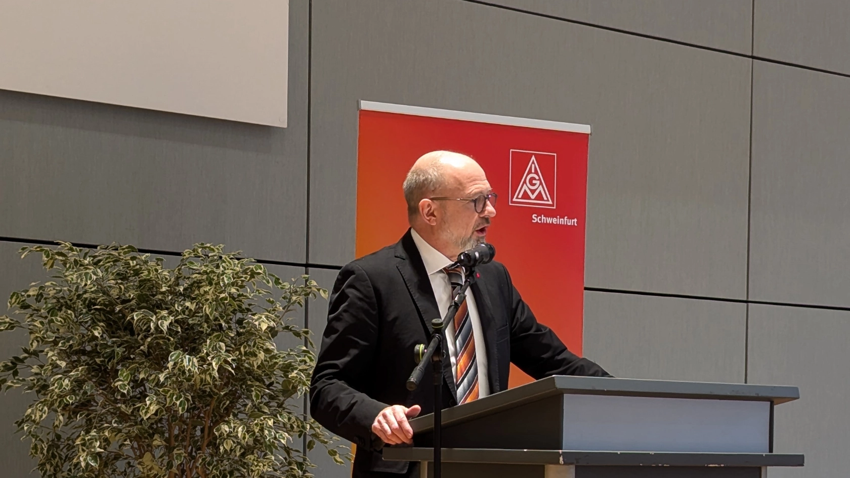 Festredner Frank Firsching, DGB-Regionsgeschäftsführer Unterfranken