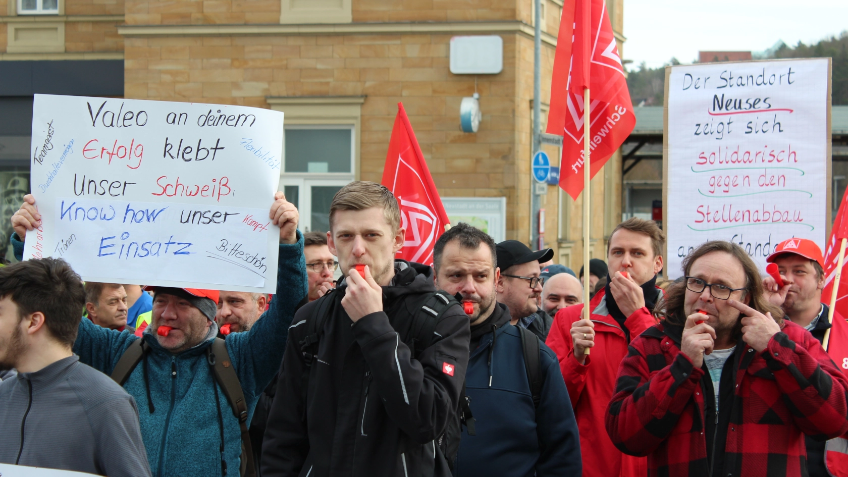 Beschäftigte protestieren bei Valeo
