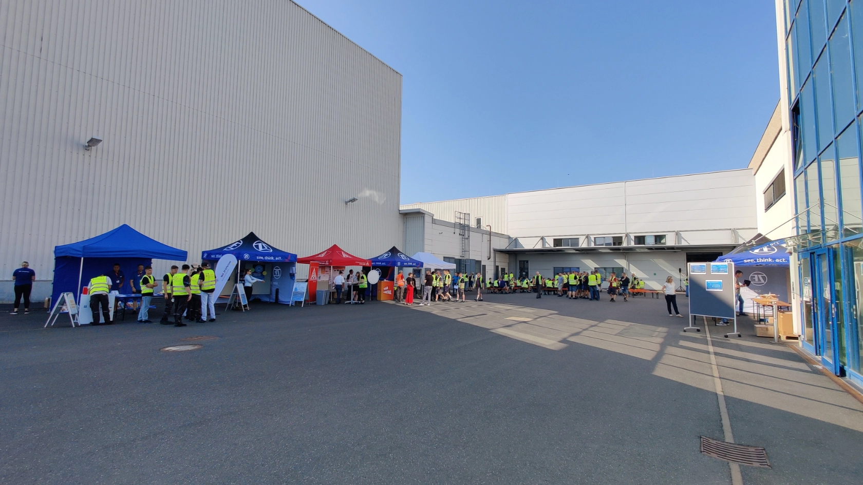 Betriebsversammlung im Rahmen eines Marktes der Möglichkeiten bei ZF Aftermarket