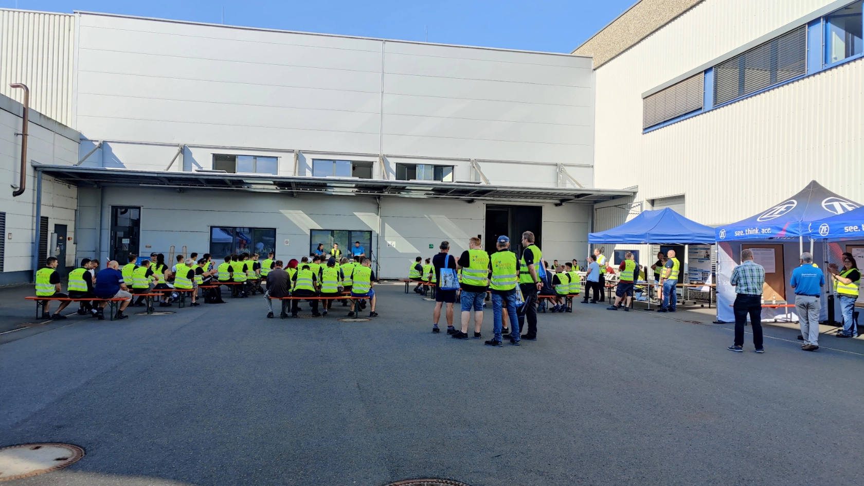 Betriebsversammlung im Rahmen eines Marktes der Möglichkeiten bei ZF Aftermarket