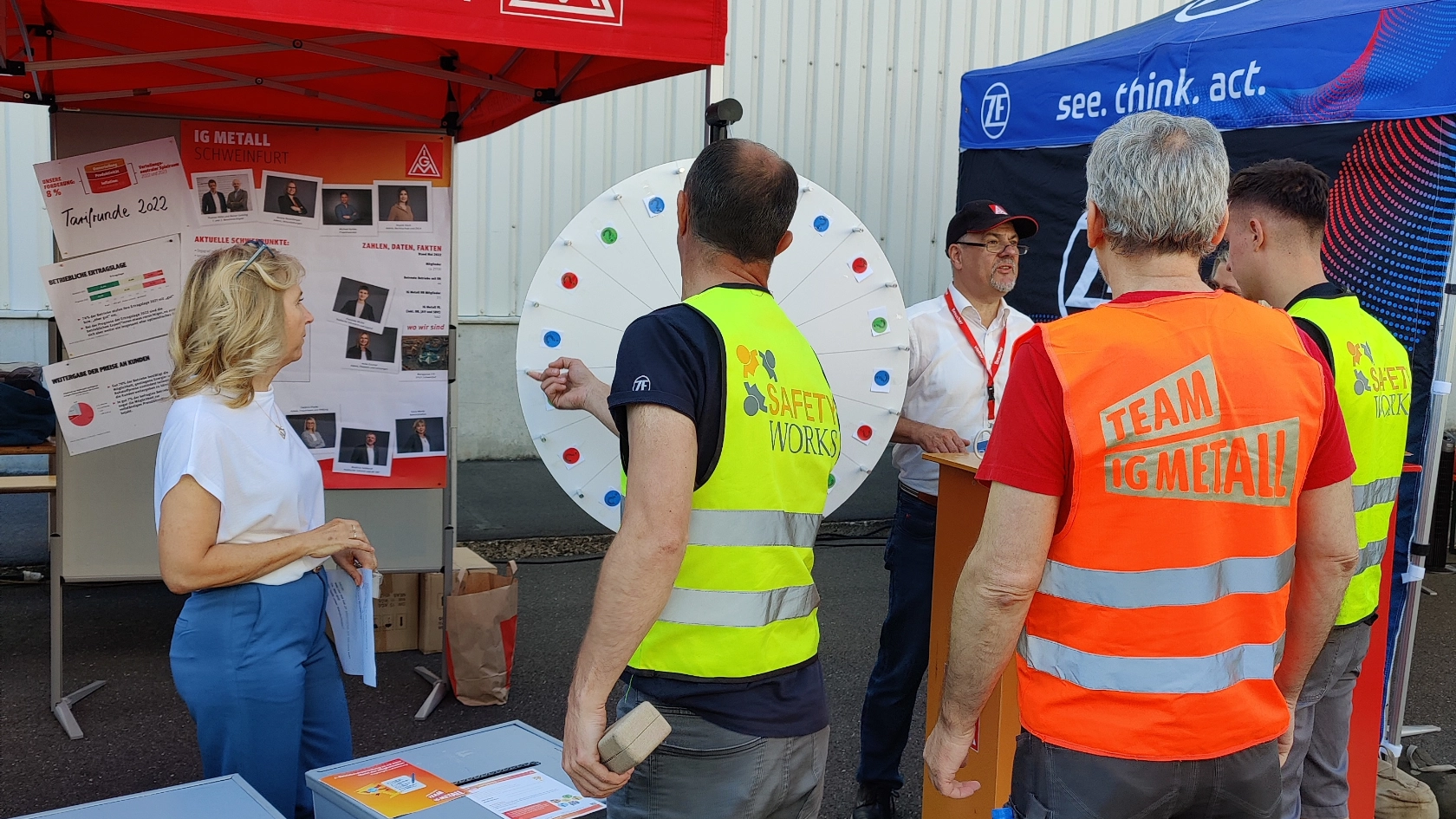 Betriebsversammlung im Rahmen eines Marktes der Möglichkeiten bei ZF Aftermarket