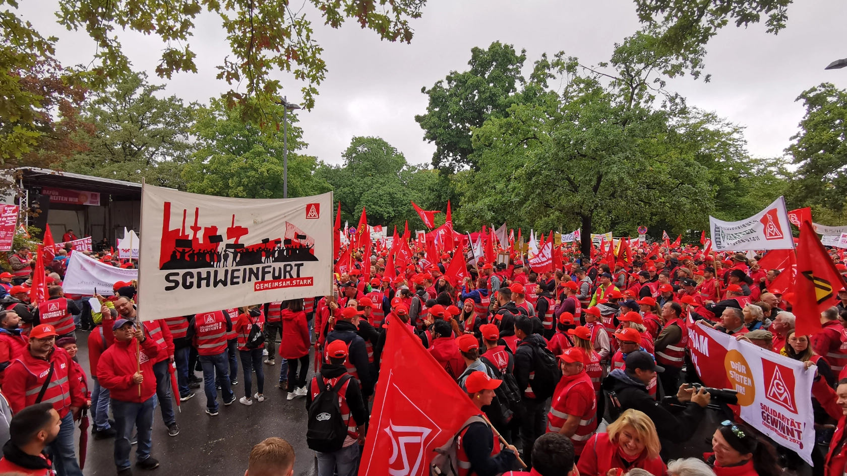 Tarifrundenauftakt in Nürnberg an der Meistersingerhalle