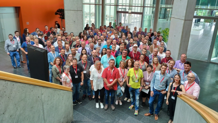 Betriebsräte-Empfang Gruppenbild Treppe