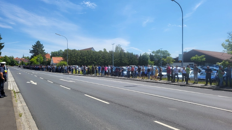 Menschenkette bei Preh