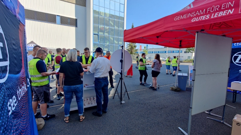 Betriebsversammlung im Rahmen eines Marktes der Möglichkeiten bei ZF Aftermarket
