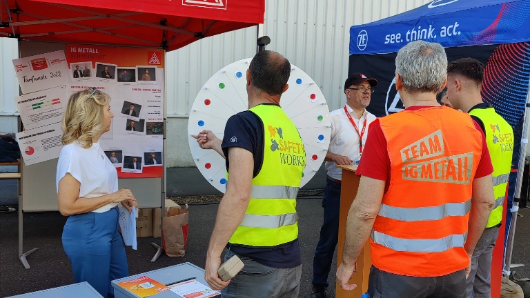 Betriebsversammlung im Rahmen eines Marktes der Möglichkeiten bei ZF Aftermarket