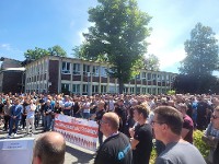 1.400 Beschäftigte gehen in den Widerstand gegen angekündigten Stellenabbau
